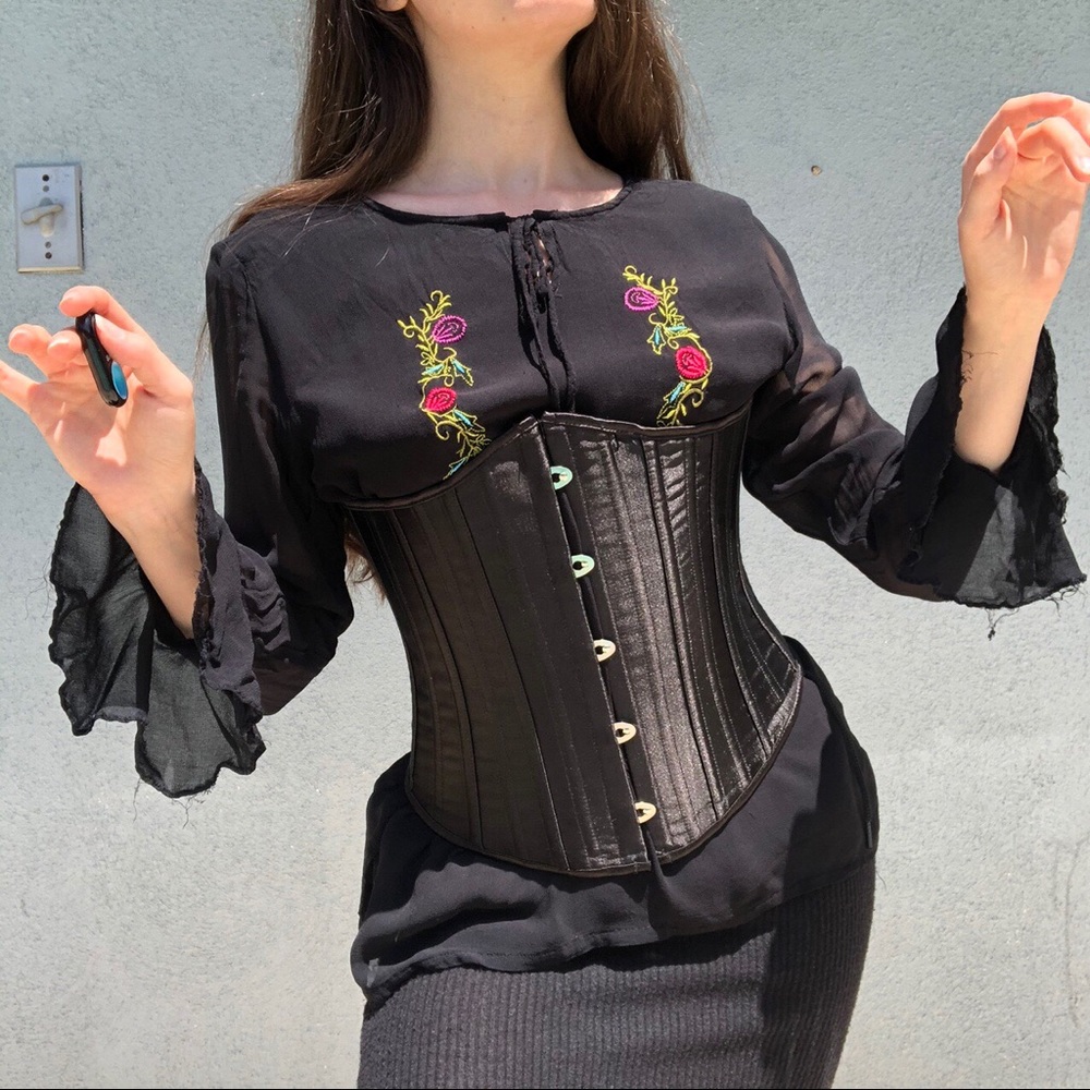 ❤️SOLD ON DEPOP❤️ Vintage Goth Peasant Folk Blouse Witchy Flare Sleeves Y2K - Picture 3 of 4